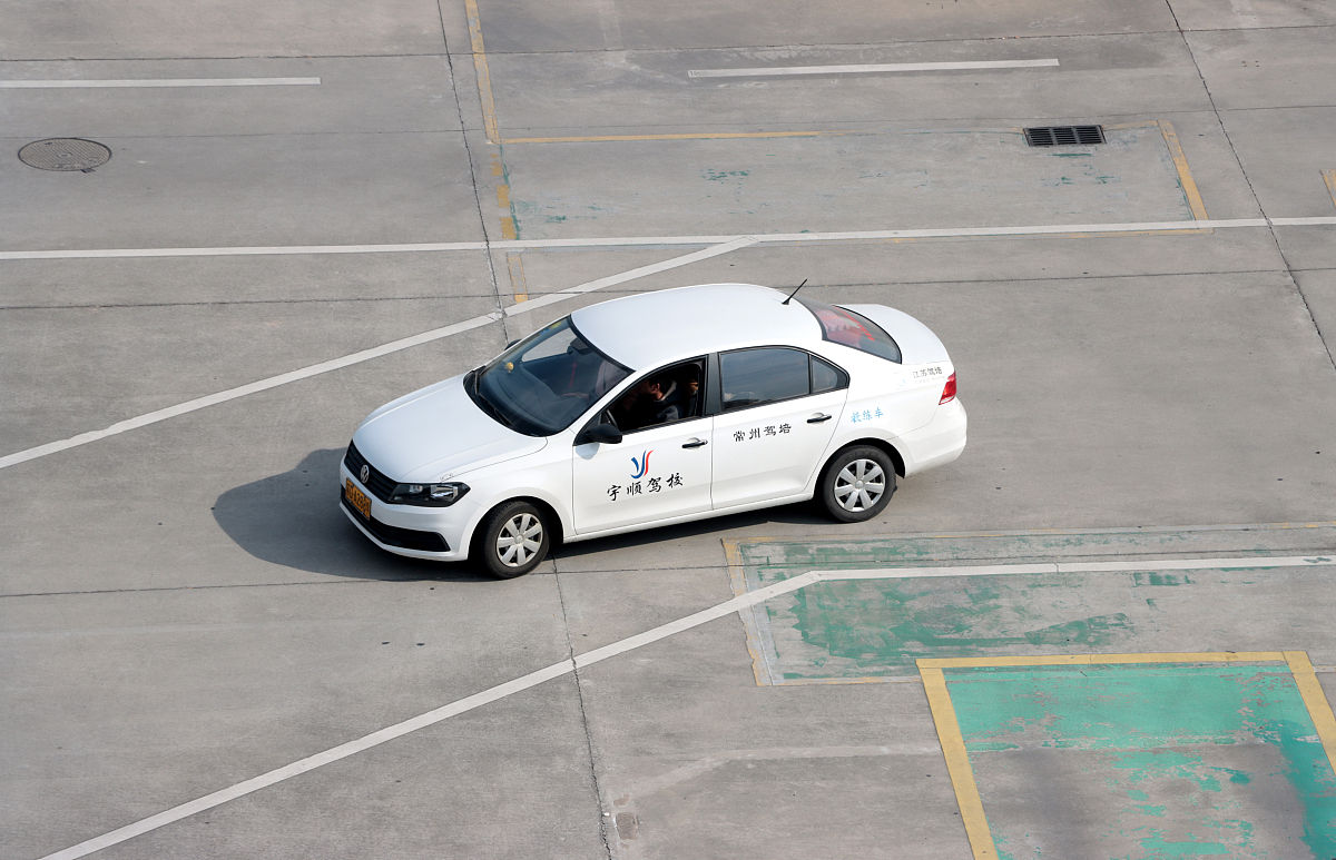 手动挡车侧方停车