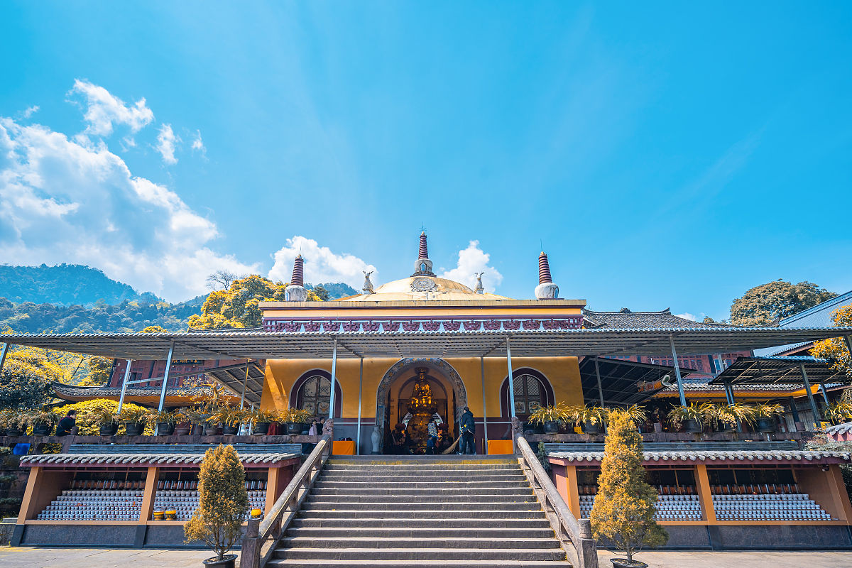 峨眉山市旅游学校招生老师QQ及电话如何