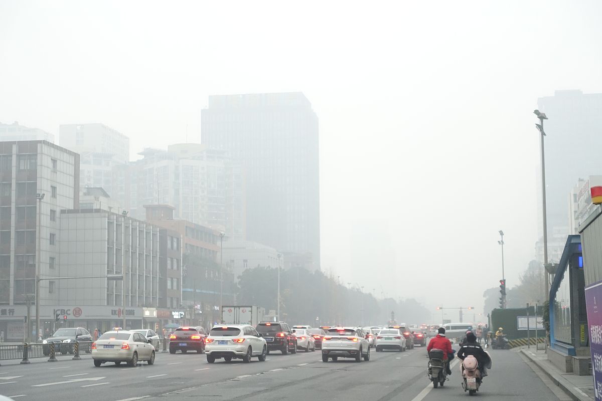 现在你是一个PPT高手请根据以下描述成都天气生成一份简单的PPT内容大纲#要求##必需以结构化的格式输出可以以markdown的形式呈现Response in ChineseSimplified