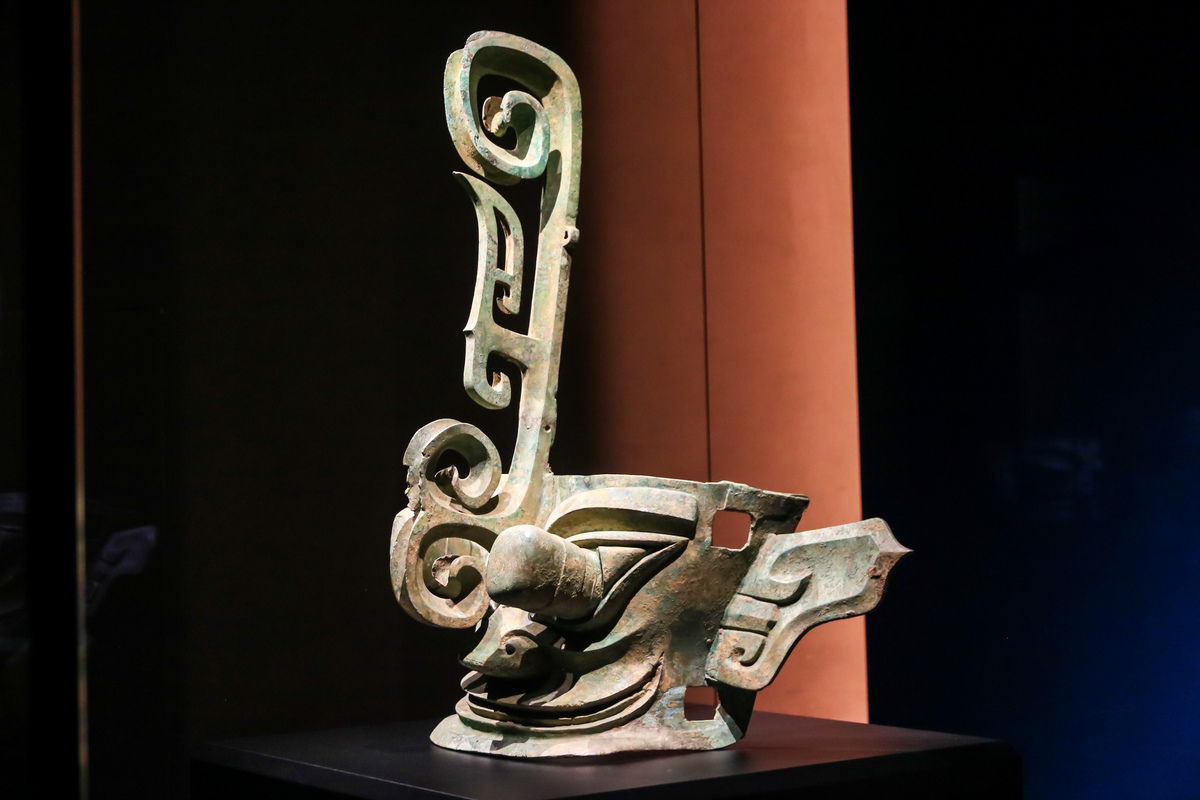 以太阳神鸟为题介绍成都