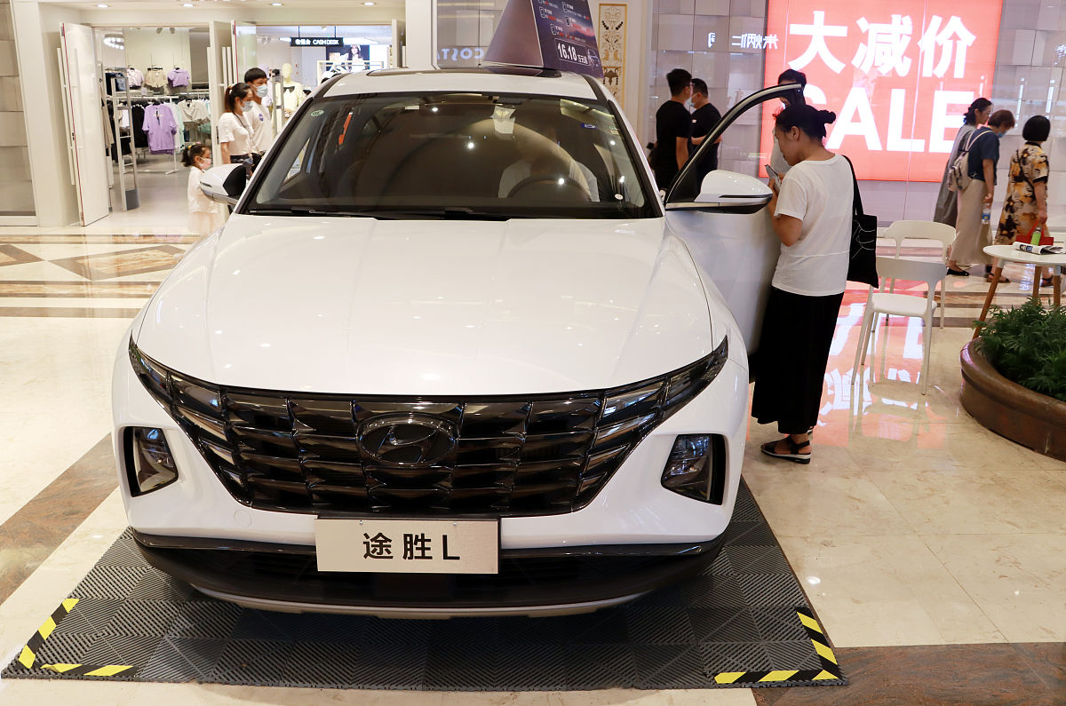 2021年7月3日,江苏常州,北京现代途胜l suv汽车销售展位.