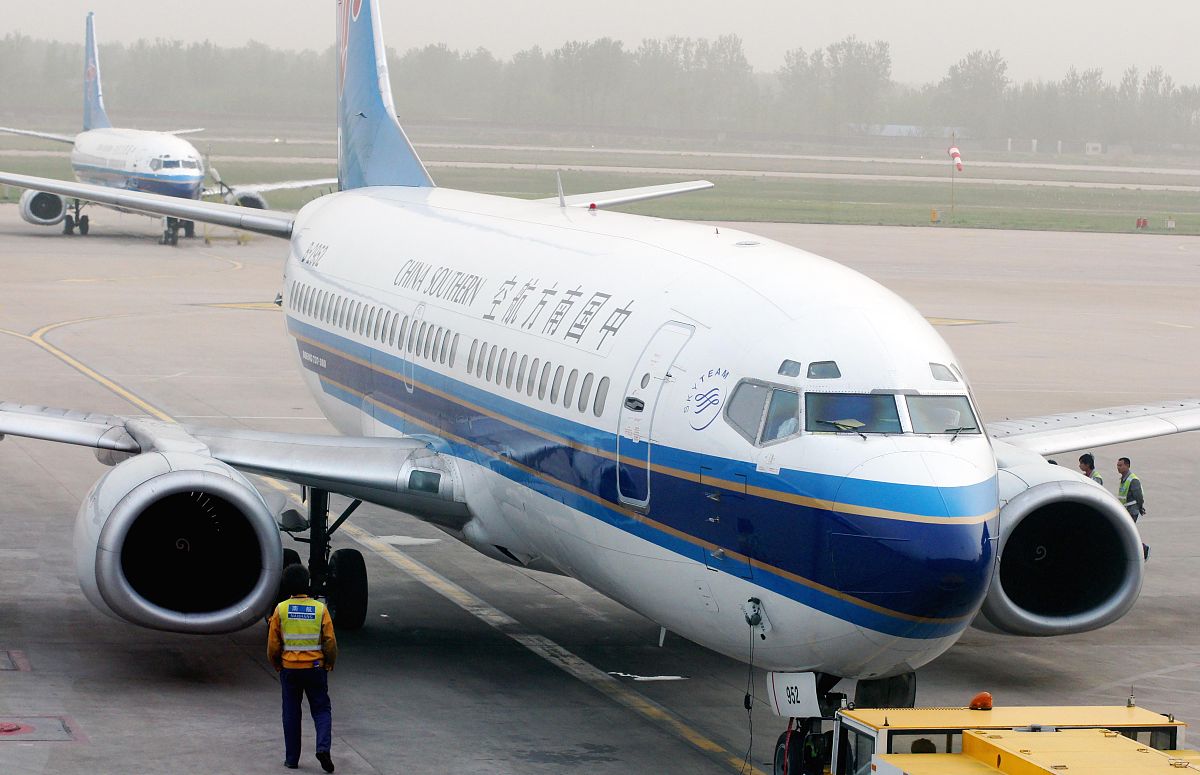 郑州交通技师学院航空机电中级工就业方向：从维修技师到专家