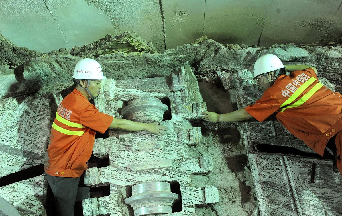M水电站地下工程施工监理对策建议：加强地质勘探与风险评估