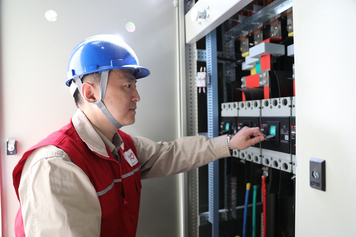 你的工作单位是大唐新疆清洁能源有限公司工作岗位是电力安全管理与维护总结自己学习电气工程及其自动化专业的学习目的及意义不少于500字。