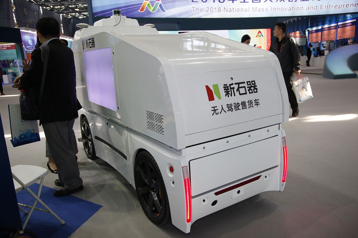 2018年10月9日,北京.新石器公司研发的无人驾驶售货车.