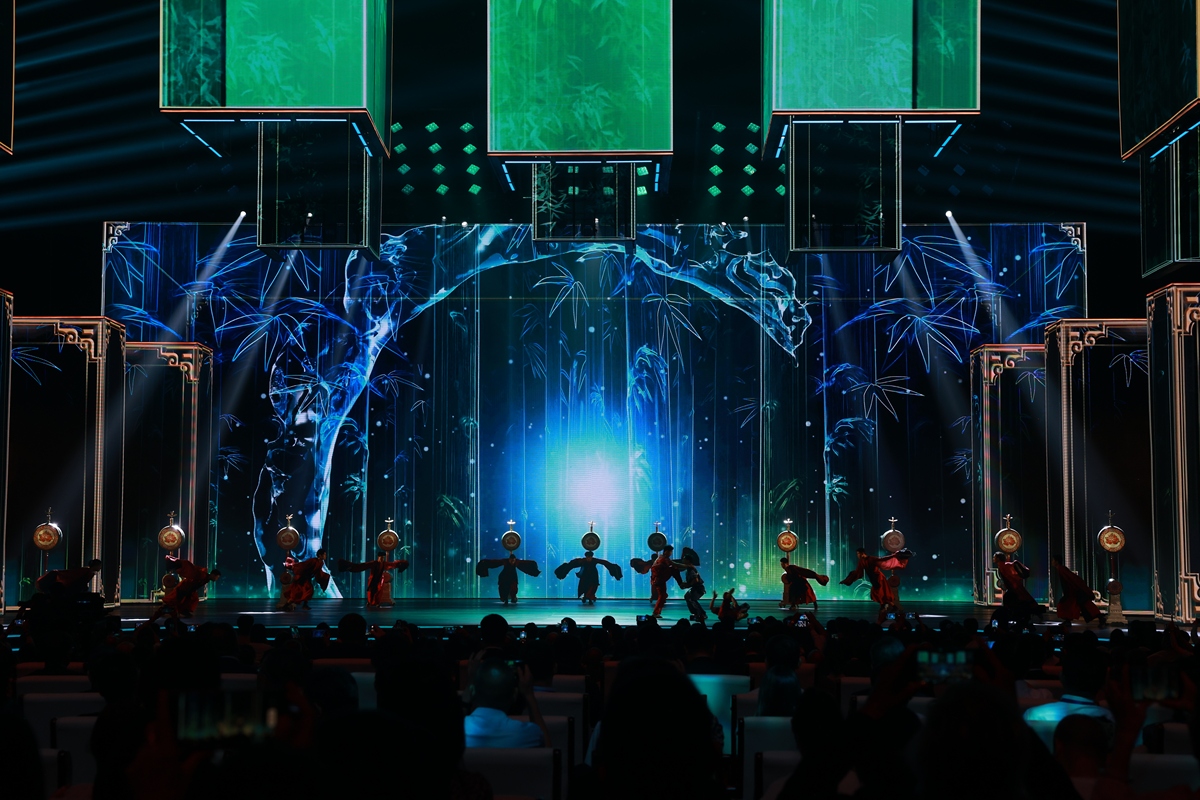 工作室主要业务为舞美灯光设计灯光秀编程文旅灯光设计编程舞美与文旅项目的三维动画模拟视频制作。灯光控台技术培训灯光秀编程培训三维模拟动画制作软件培训。取100个独一无二大海元素的高端的光明风格的工作室名字。