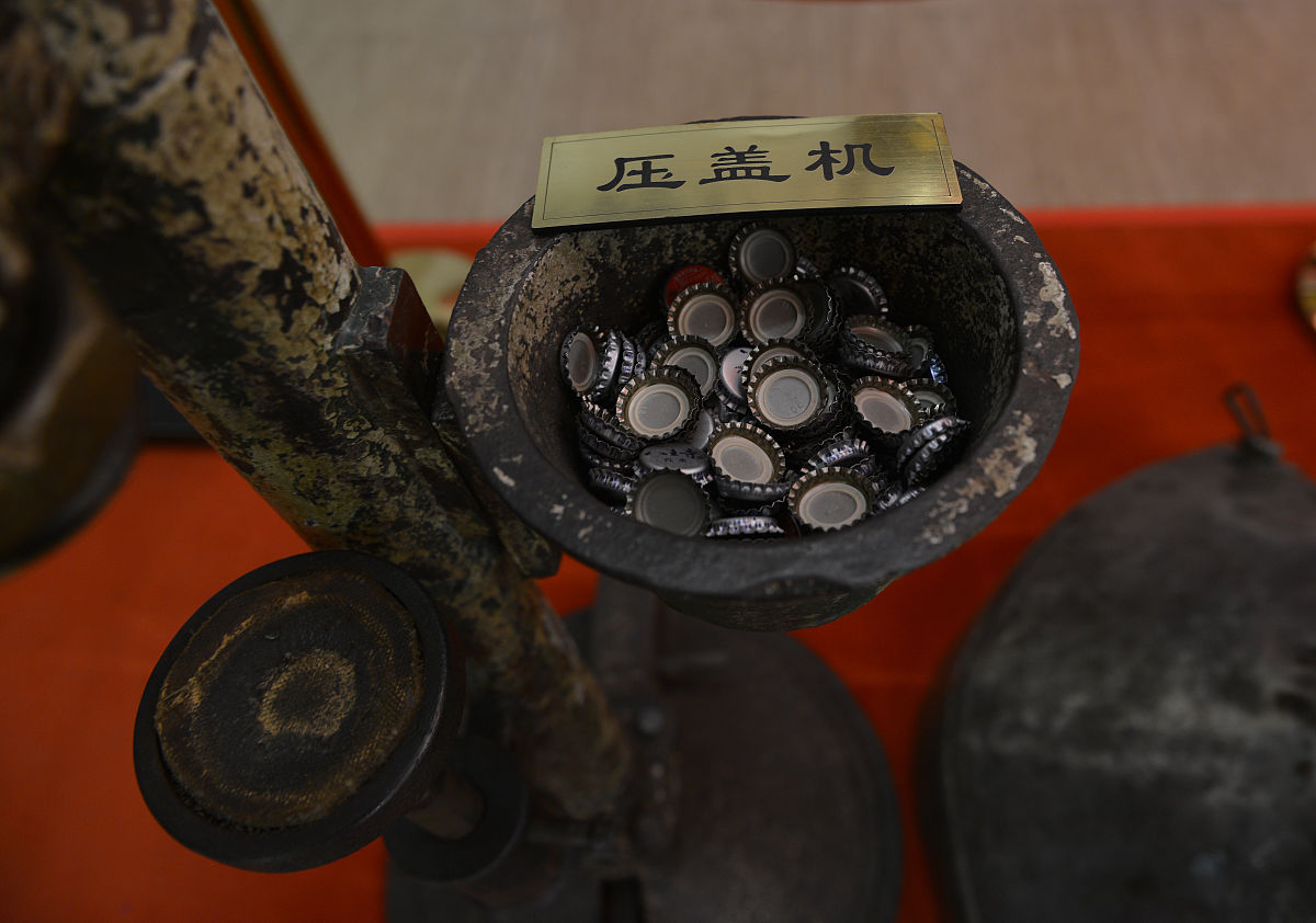 实习目标：掌握压盖注脂工序的作业流程及控制要点熟悉设备型号和检验方法。了解基本操作方式和要领。关注可能影响成品缺陷的因素。以上是我毕业实习的第11天实习的内容请根据以上内容写一篇450字左右的实习日志。