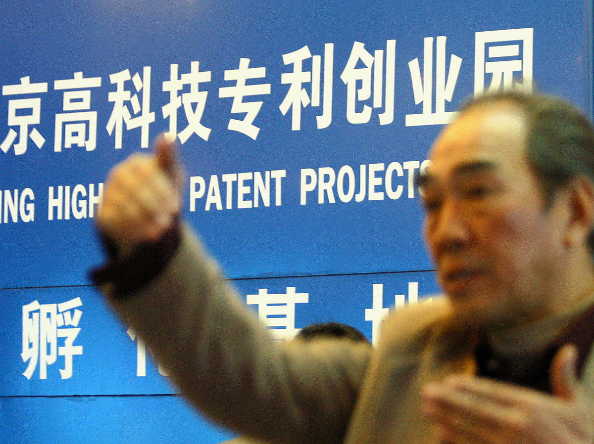2005年03月27日,江苏省南京市,南京高科技<strong>专利</strong>创业园里技术转让交易