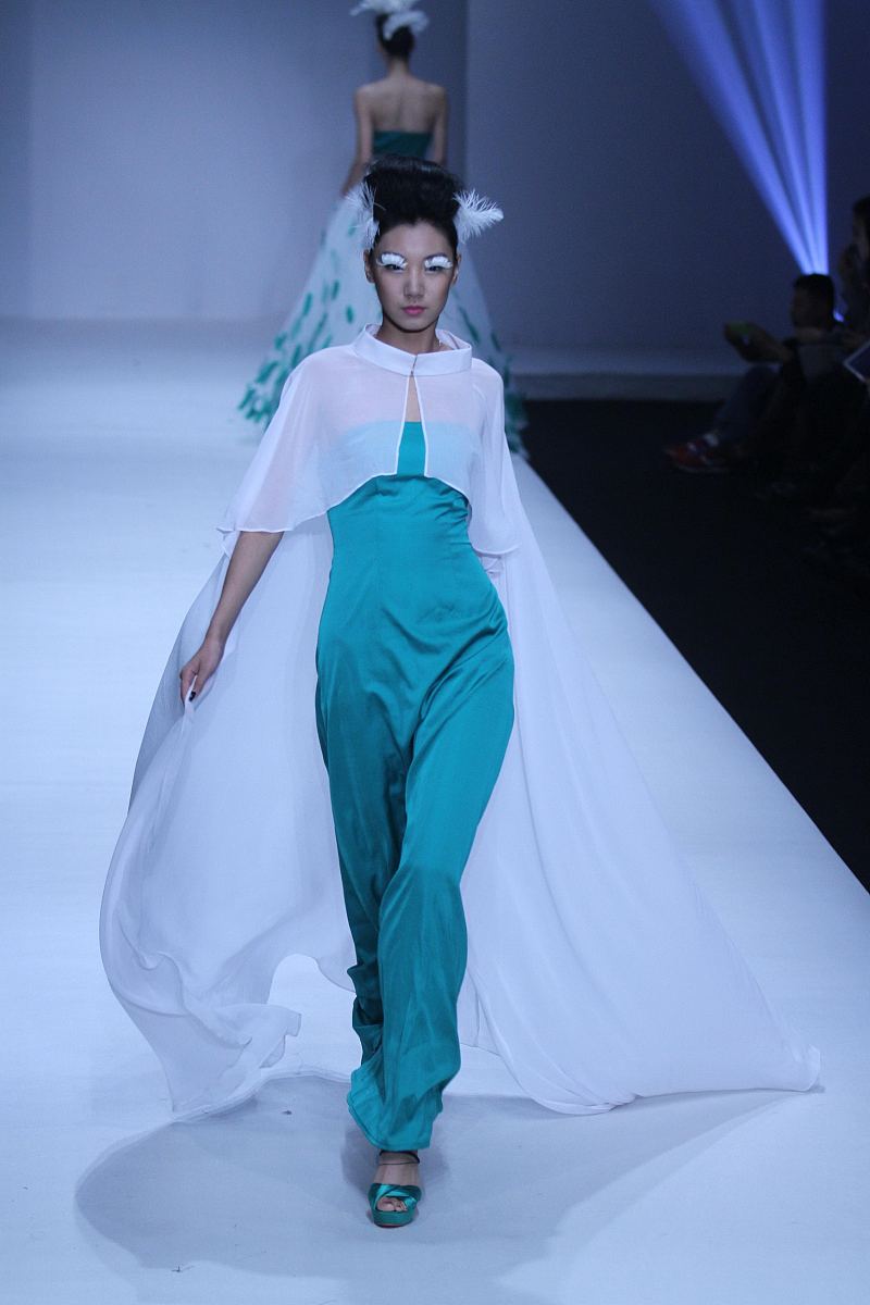 T台秀文案：时尚、传统与环保的完美融合