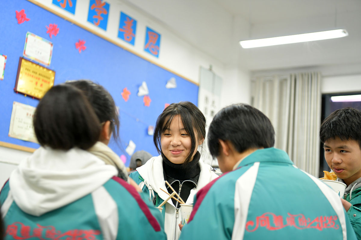 2018成都市第八中学录取分数_外地招生