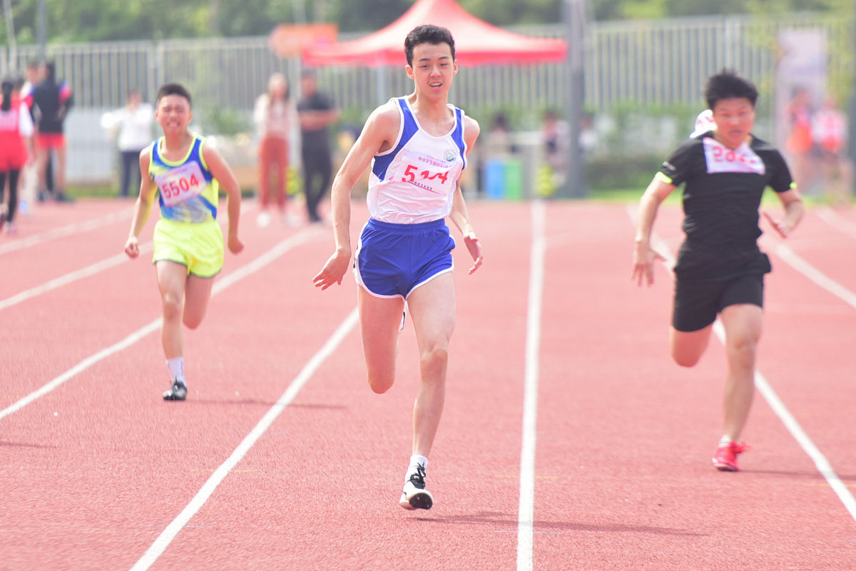 青春赛场，逐梦飞扬：记一场盛大的田径运动会