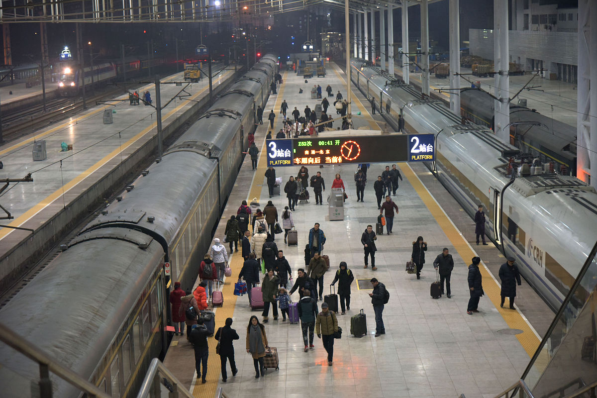 贵州轻轨学校：高铁夜间停运的原因及学校应对措施