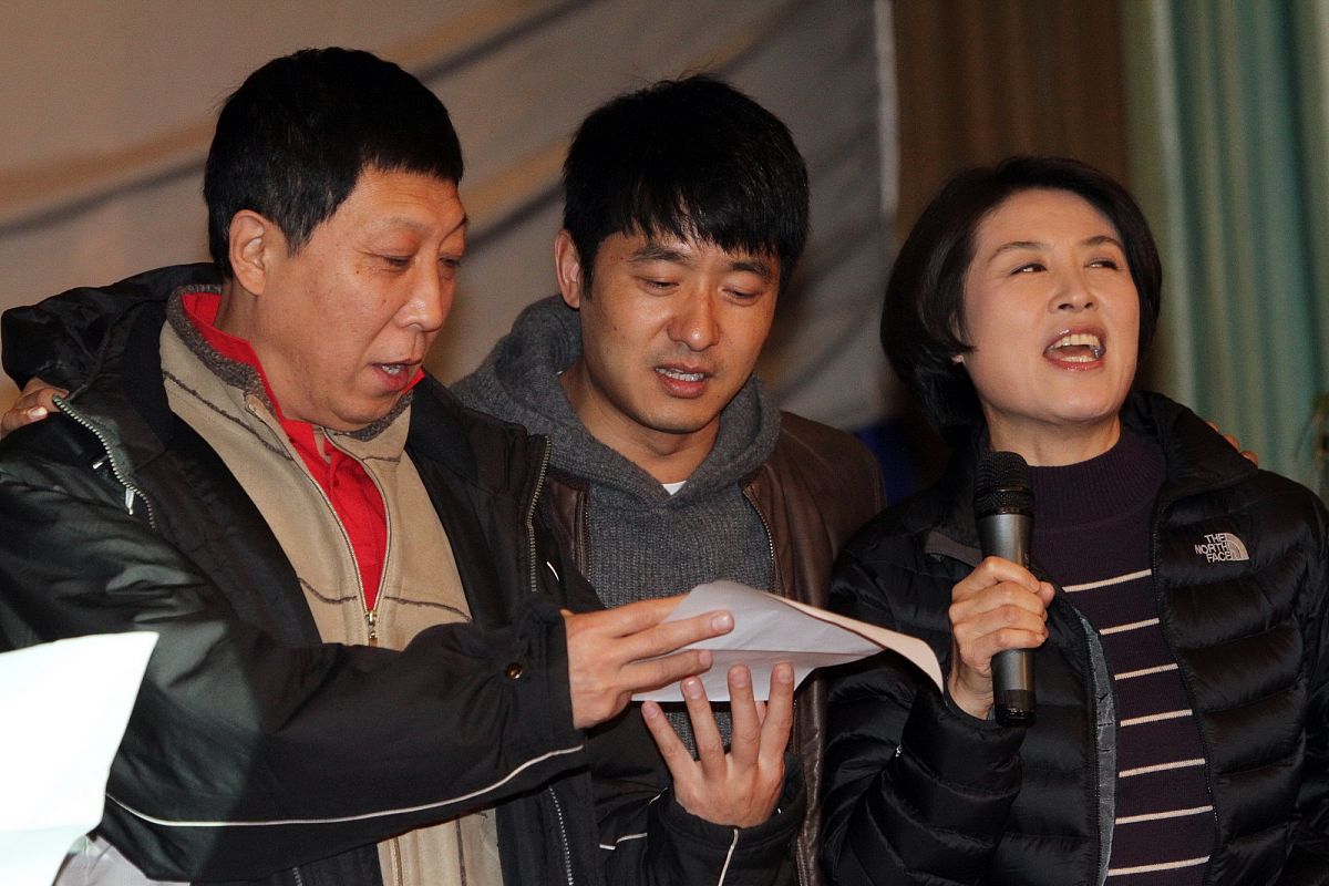 胸垫怎么固定在衣服上，