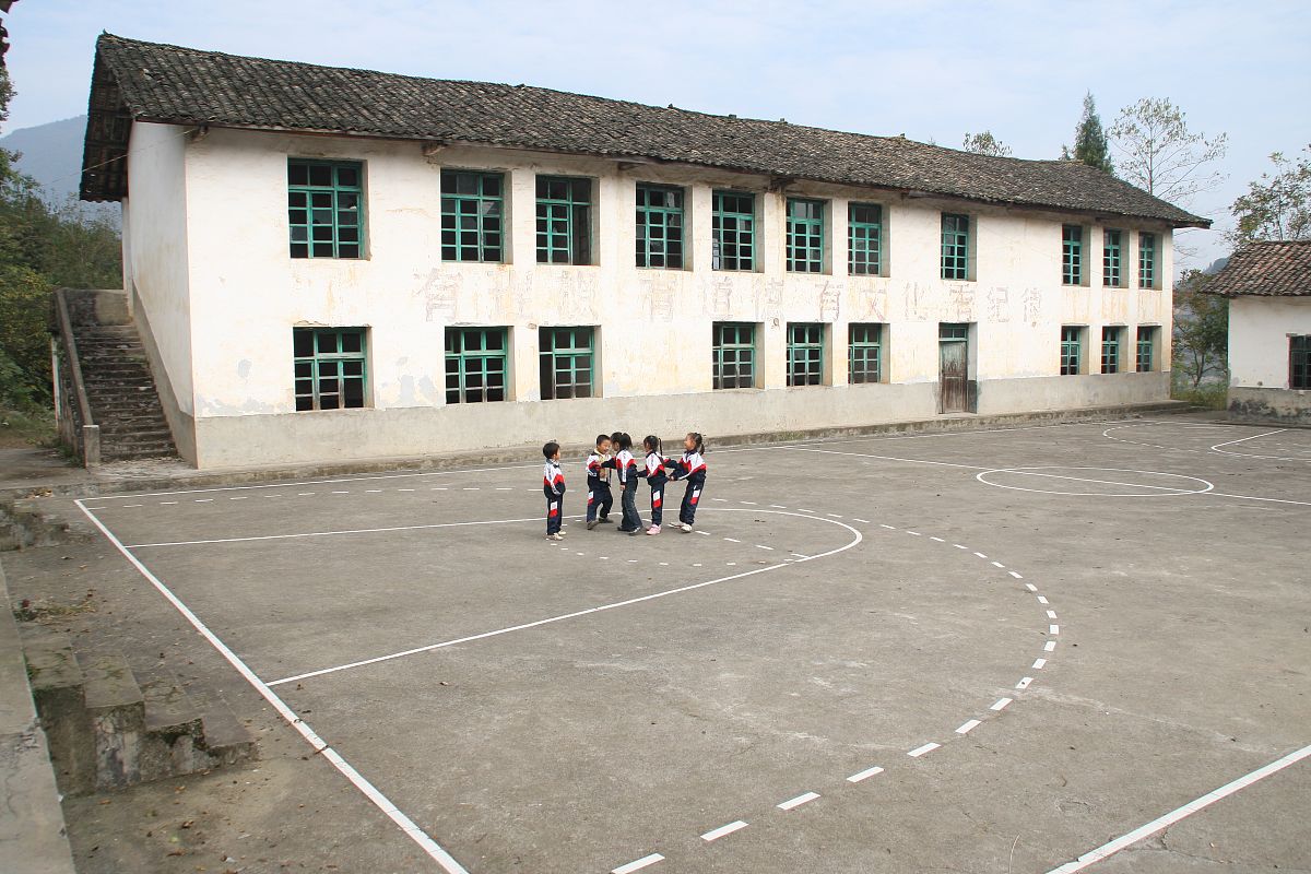 湖北省荆州市松滋市街河市小学语文教学见习观摩小学语文课堂教学实况并完成观摩课程经验的总结工作。听小学语文教学经验和改革报告或者观看报告录像并以个人为单位进行认真总结1分一二三四级标题细化观摩课程改进建议细化一下写的总结感悟