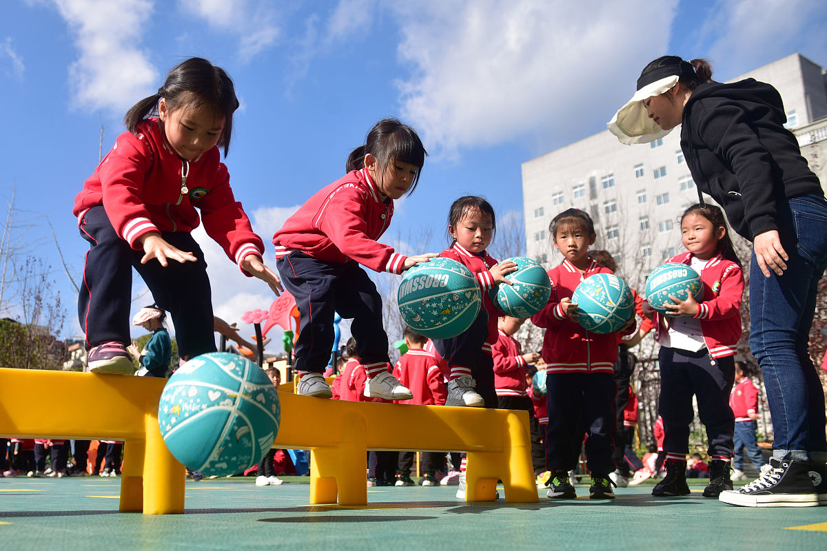 浅谈幼儿园体育活动的研究现状