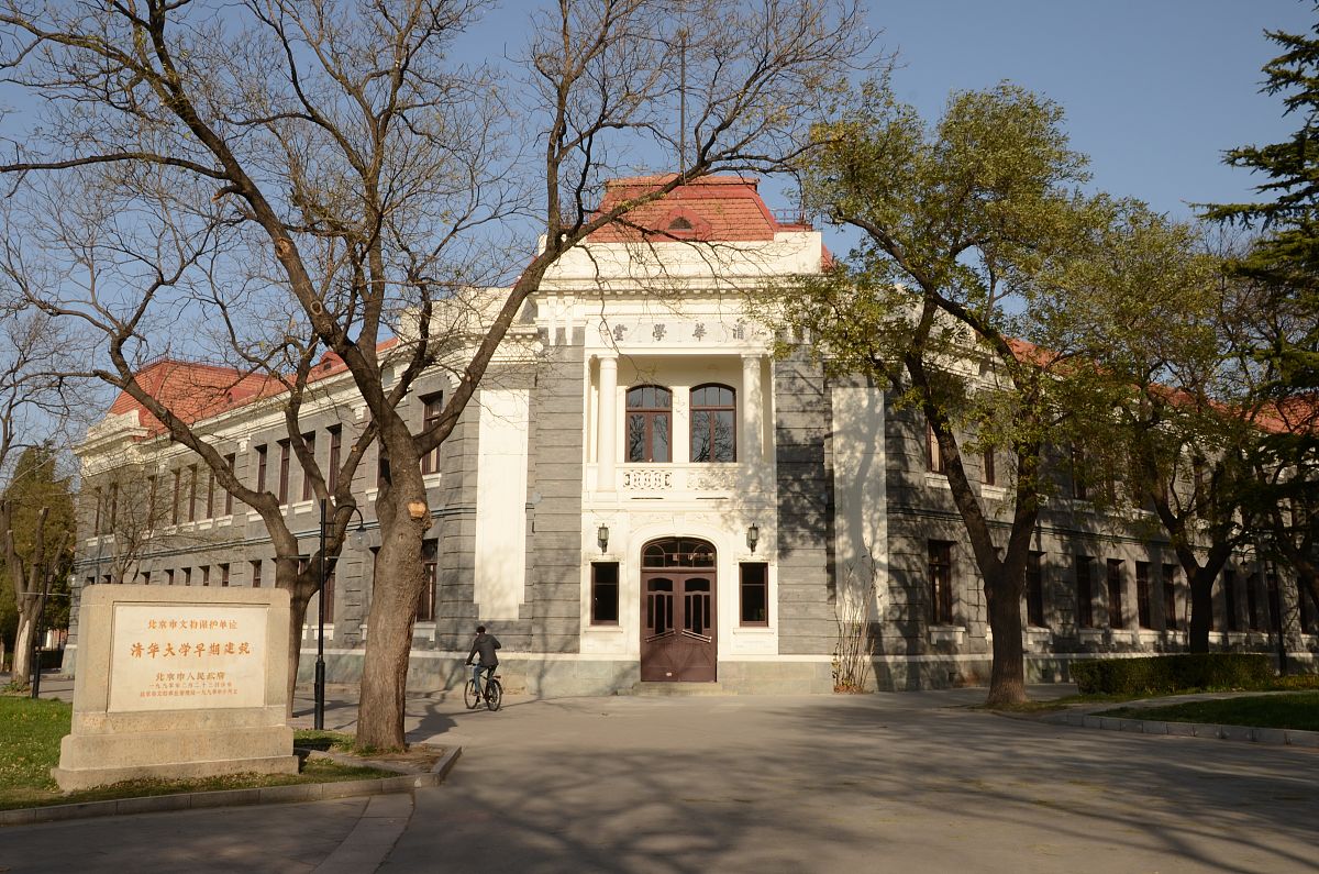 2011年11月22日,北京,清华大学(资料图片).