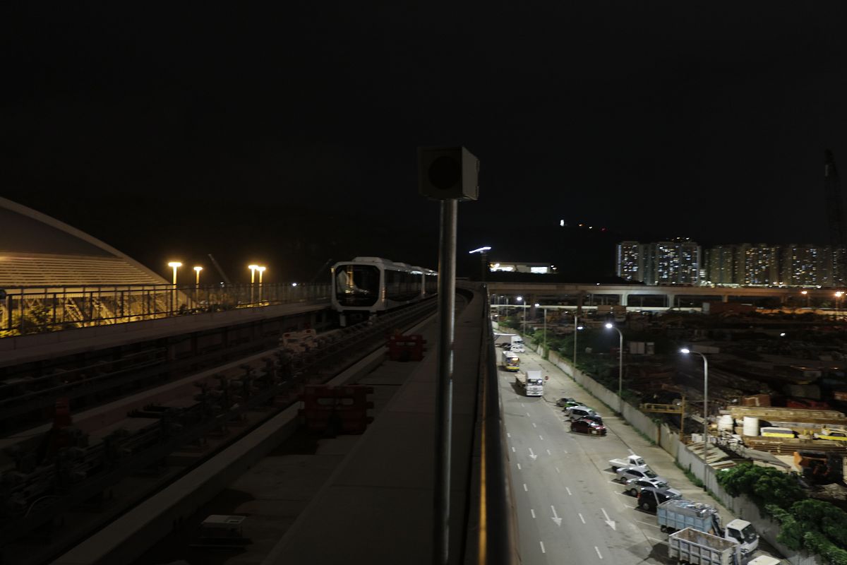 2018年6月14日,实拍澳门娱乐场夜景.轻轨(未开通)