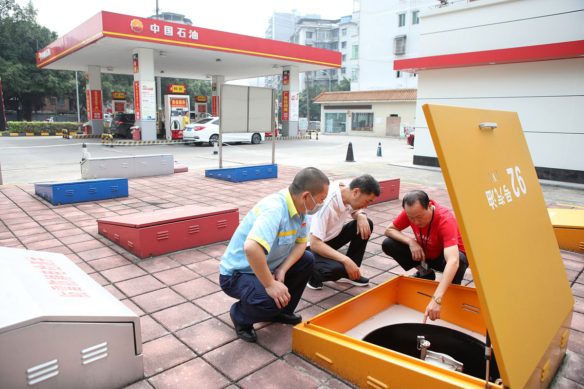 撰写一份关于加油站安全作业的信息化建设方案