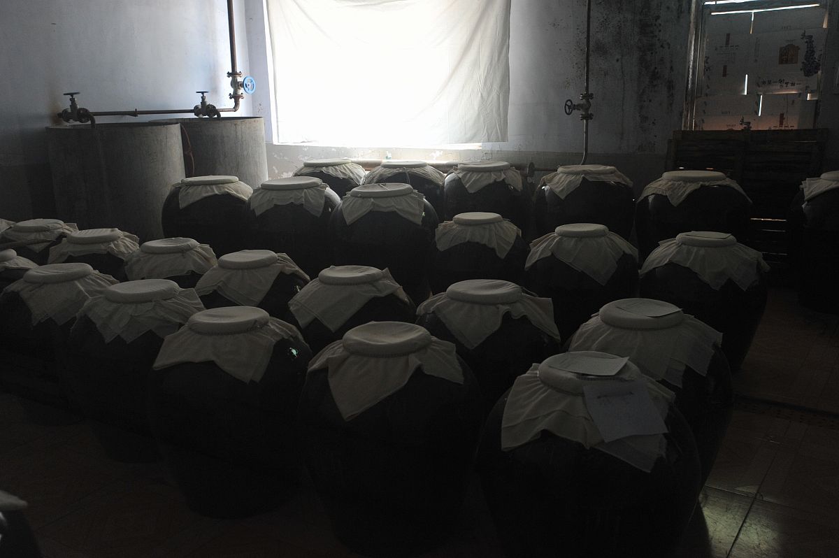 特香型白酒：香气浓郁，口感柔和，回味悠长