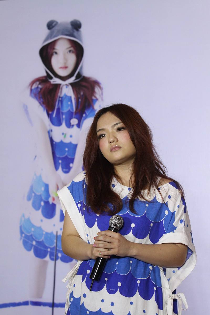 理想和信念联系非常紧密。在人生命历程中理想和信念总是如影随行相互依存主要表现在 10 分A．理想和信念都是人们在现实基础上对客观规律的正确认识B．在很多情况下理想亦是信念信念亦是理想C．当理想作为信念时它是指人们确信的一种观点和主张D．当信念作为理想时它是与奋斗目标相联系的一种向往和追求