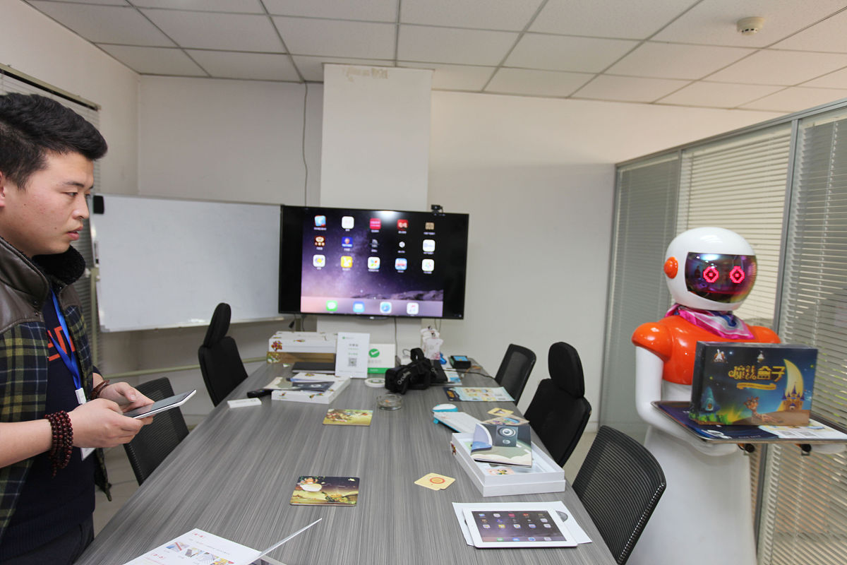 西安航空学院应用电子技术专业就业方向：研发、制造、互联网、教育