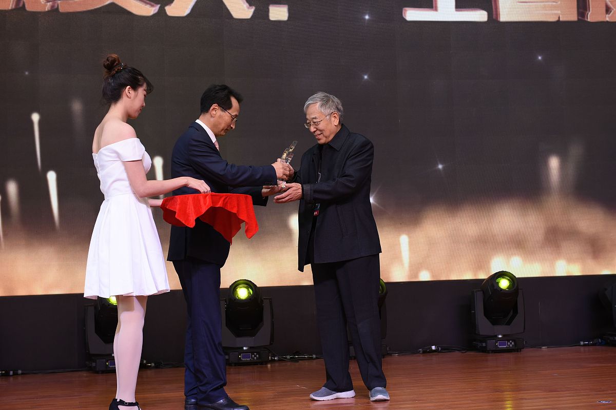 穿越时空的旅程：科幻小说提纲