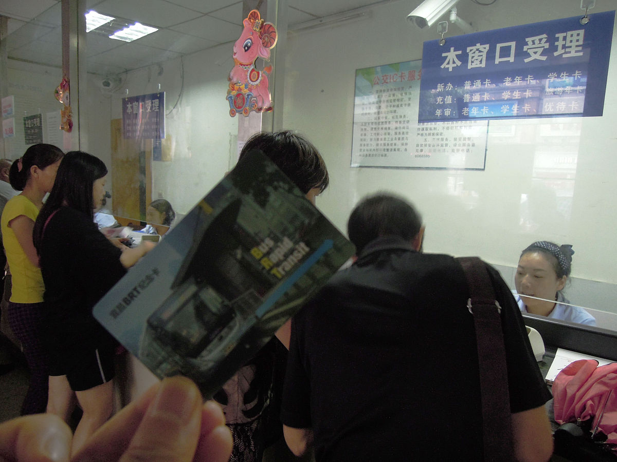 公交卡内部数据存储格式：二进制或十六进制