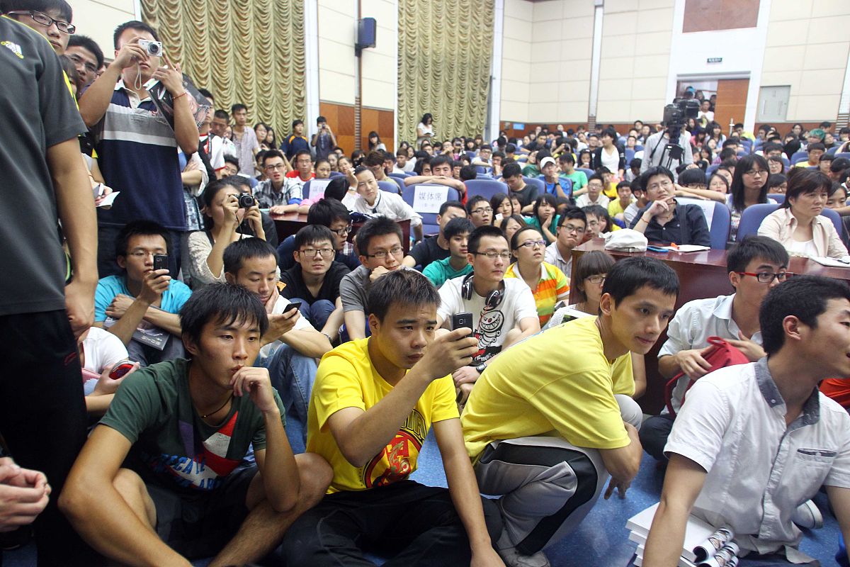 武汉交通职业学院汽车营销与服务专业招生对象 - 未来汽车行业人才的摇篮