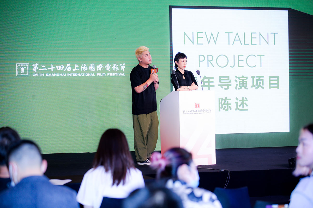 5月4日通过线上会议的形式创意设计学院召开西部计划政策宣讲分享会会上学院分团委书记龙城、2019级辅导员张鸿钊进行政策及报名流程的宣讲同时邀请到学院校友、西部计划志愿者黄嘉琪、孙健华进行分享。 5月4日通过线上会议的形式创意设计学院召开西部计划政策宣讲分享会会上学院分团委书记龙城、2019级辅导员张鸿钊进行政策及报名流程的宣讲同时邀请到学院校友、西部计划志愿者黄嘉琪、孙健华进行分享。