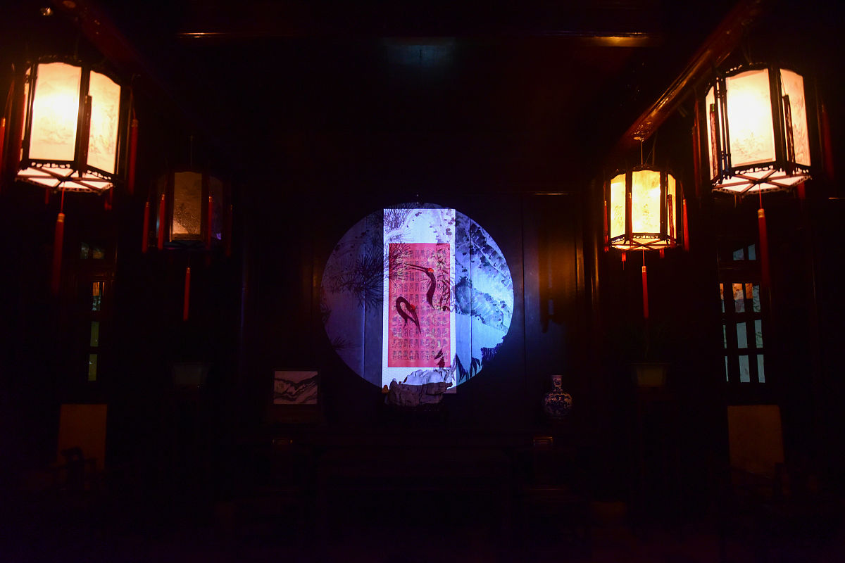 2020年12月15日,江苏苏州,拙政园"拙政问雅"夜游空间艺术展演,以文人