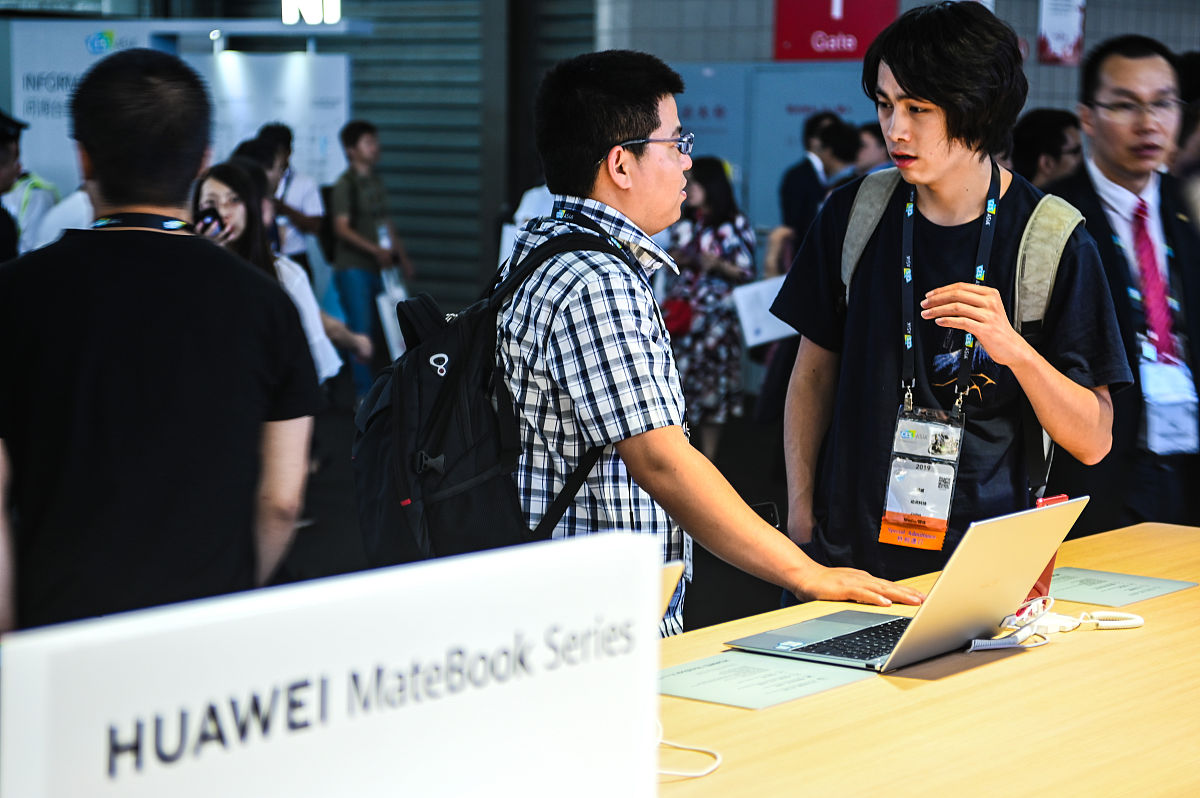 日本三流大学毕业的女生找不到工作每晚睡网吧夜生活有多苦？按照这个写几个标题字数25