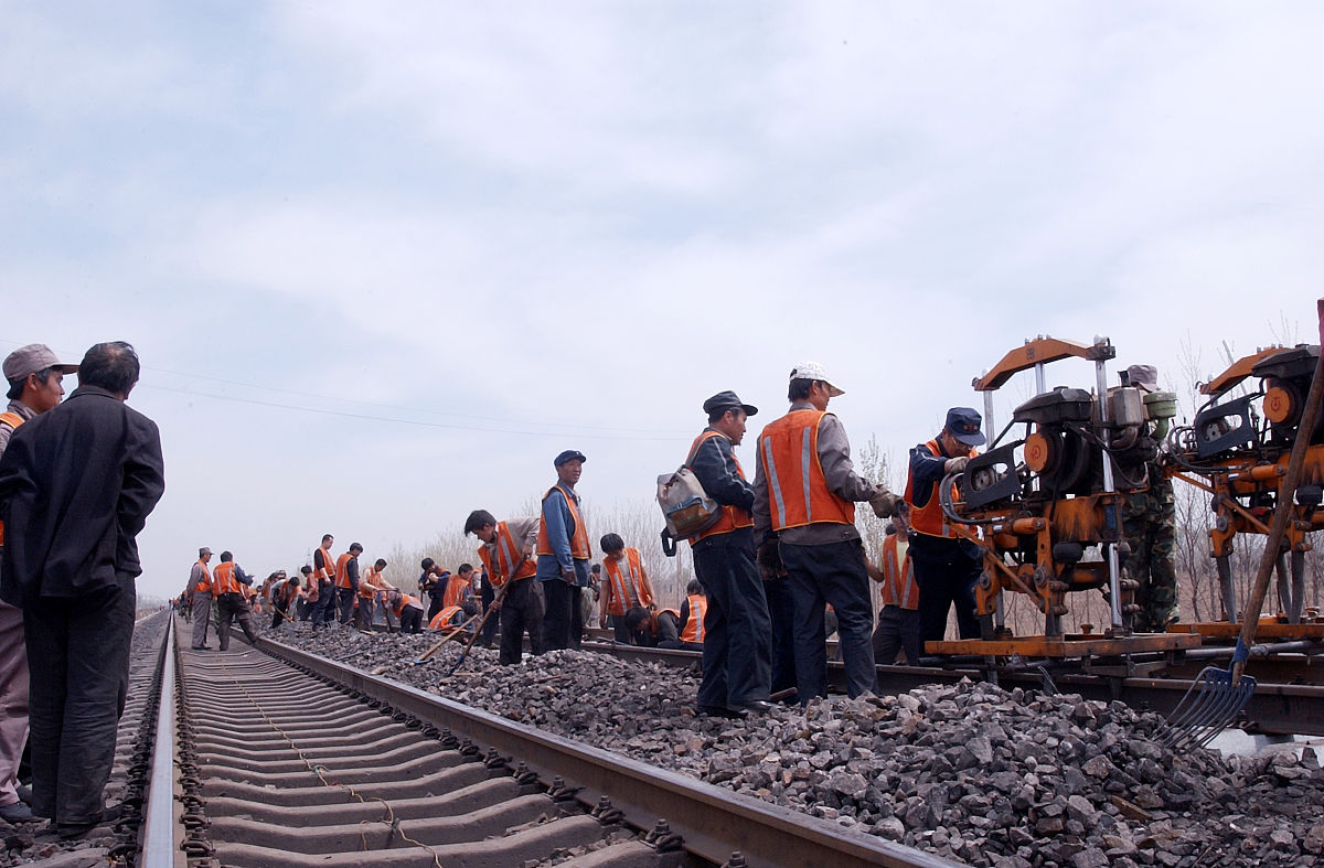 成都高铁专业学校课程设置特点：紧贴行业需求，注重实践