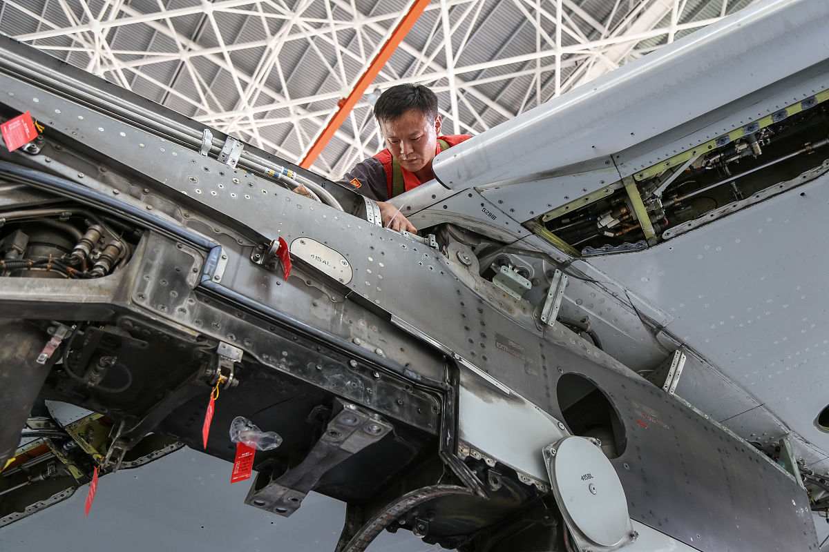 F-16战斗机的翼面控制