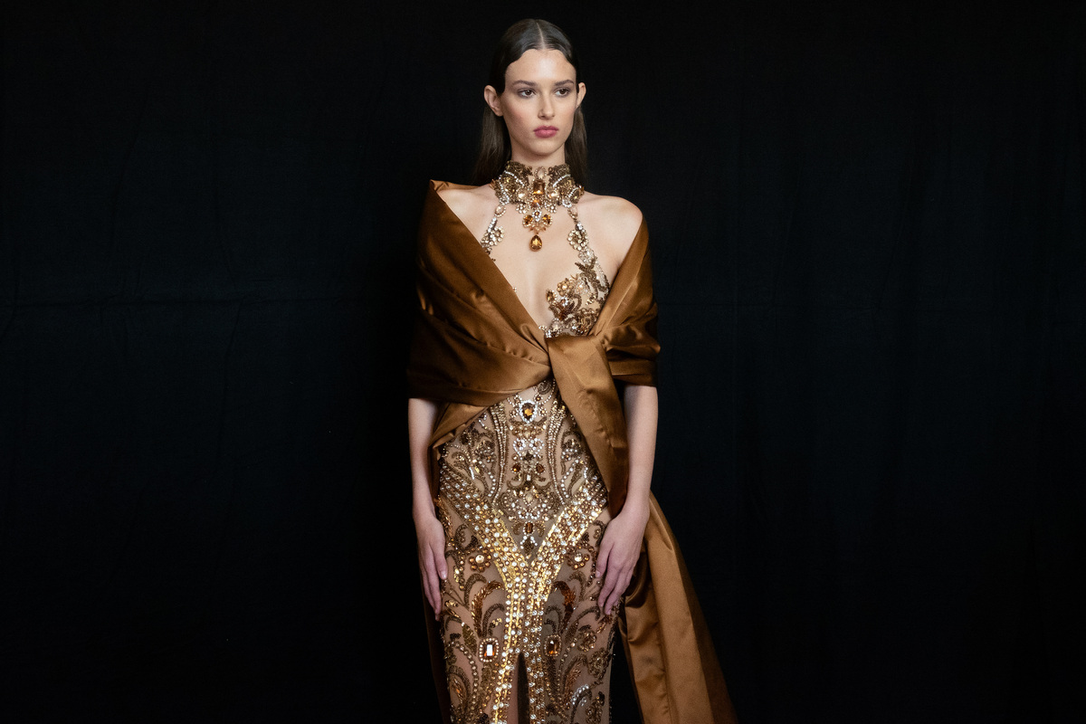 如何通过奢华元素打造高贵优雅的穿搭