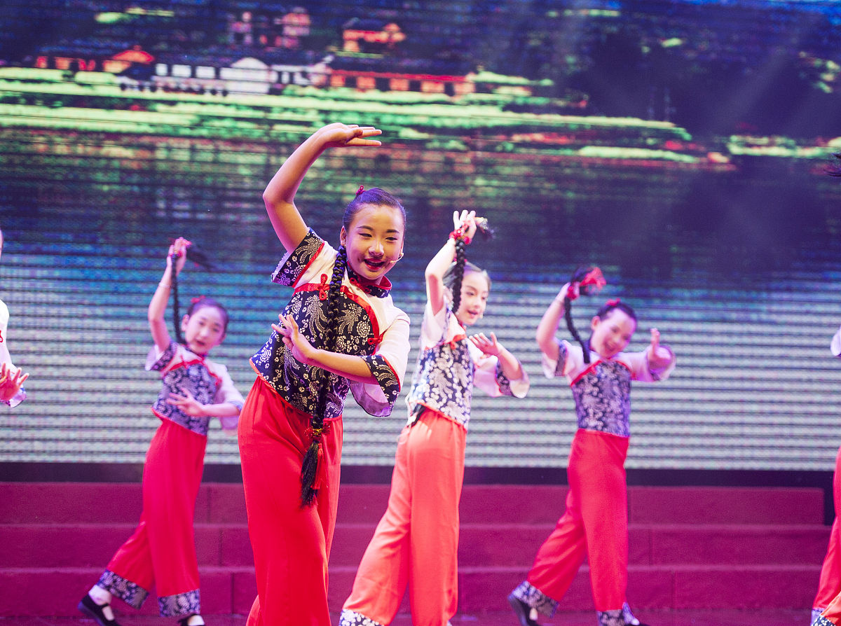 以环境建设对高中德育教育成效的评估与探讨为题写一篇700字的文章