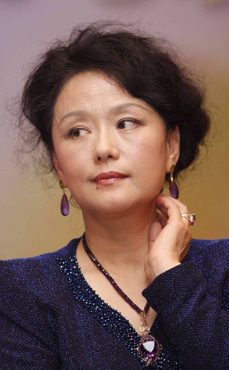 她怒道"把被子还给我 廖学秋嘴一颗销魂痣,颇具风情!