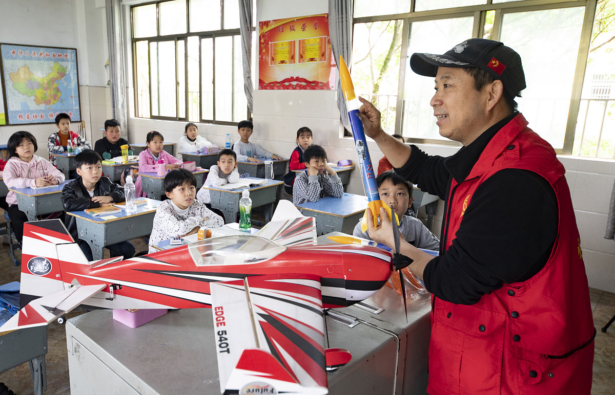 暑期社会实践：宣讲载人航天精神，点燃青少年梦想