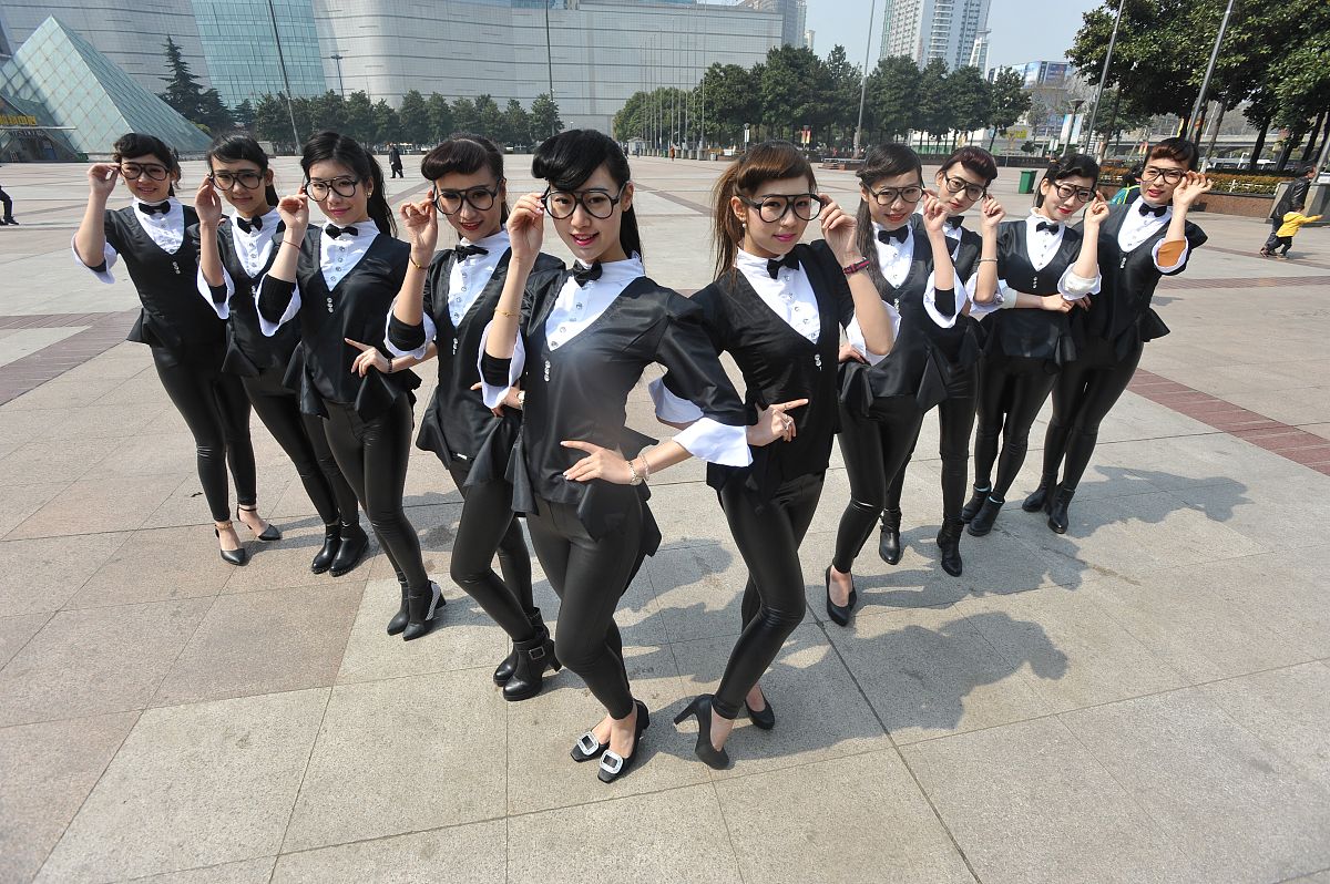 朋友谈论公司发展与福利，如何回复？