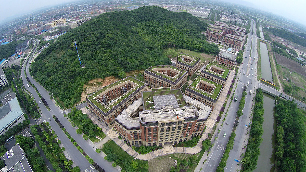 恩平鳌峰中等职业技术学校2023年新校区地址：城市中心100亩