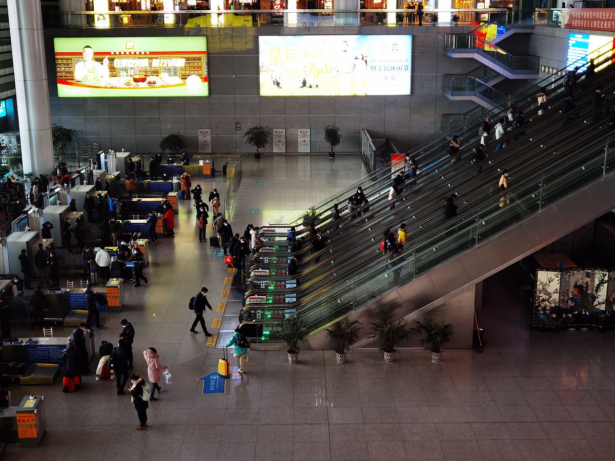 扬中离哪个高铁站近