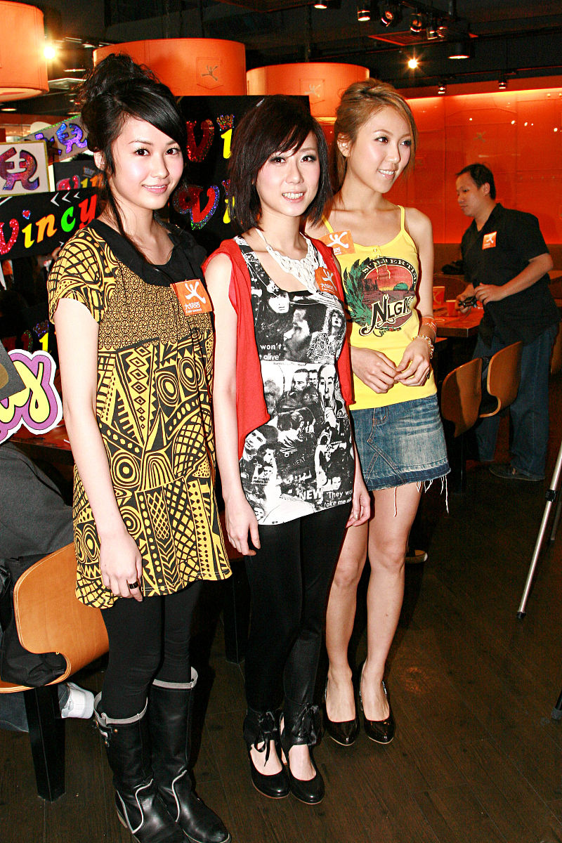 2008年3月27日,香港,广告宣传活动.左起:袁家怡,泳儿,钟舒漫+++_+++袁