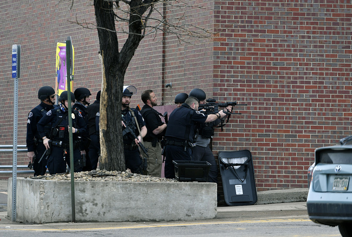 美国小学枪击案3名儿童死亡