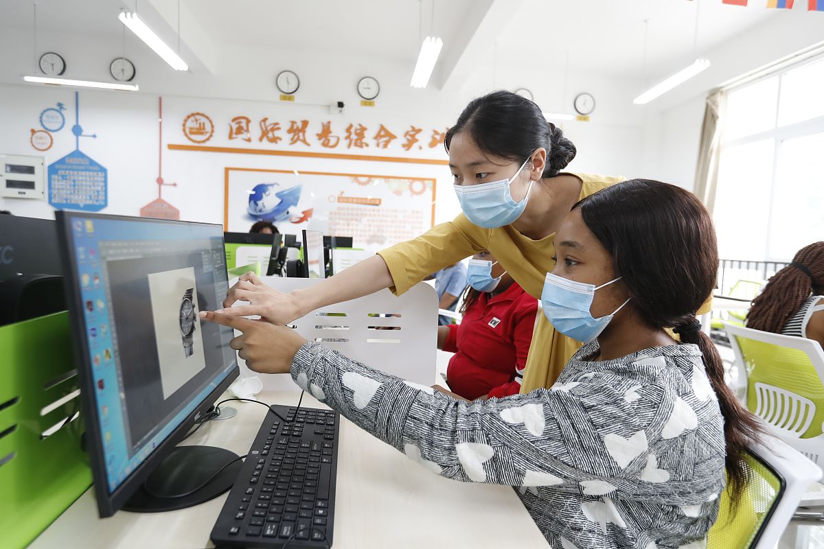 重庆工程职业技术学院单招是民办学校还是公办学校？