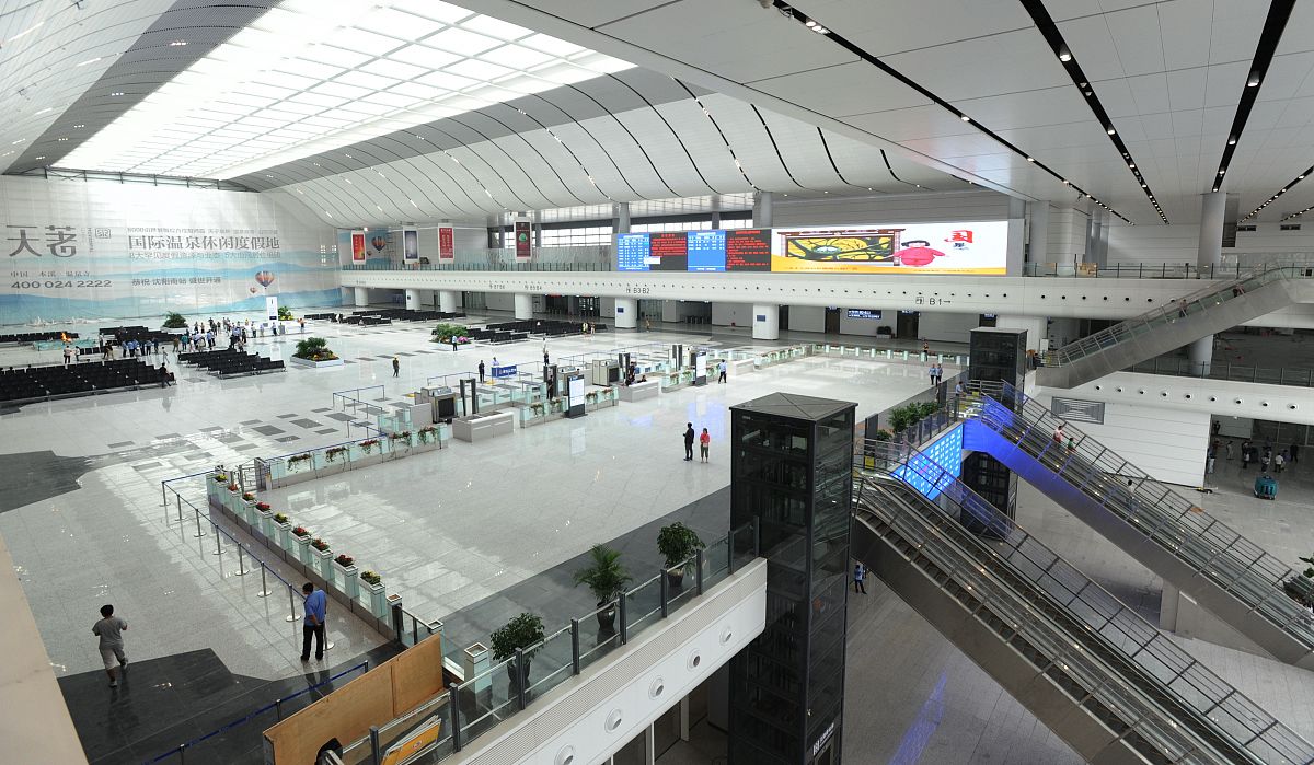 我在盐城站哪里方便接人