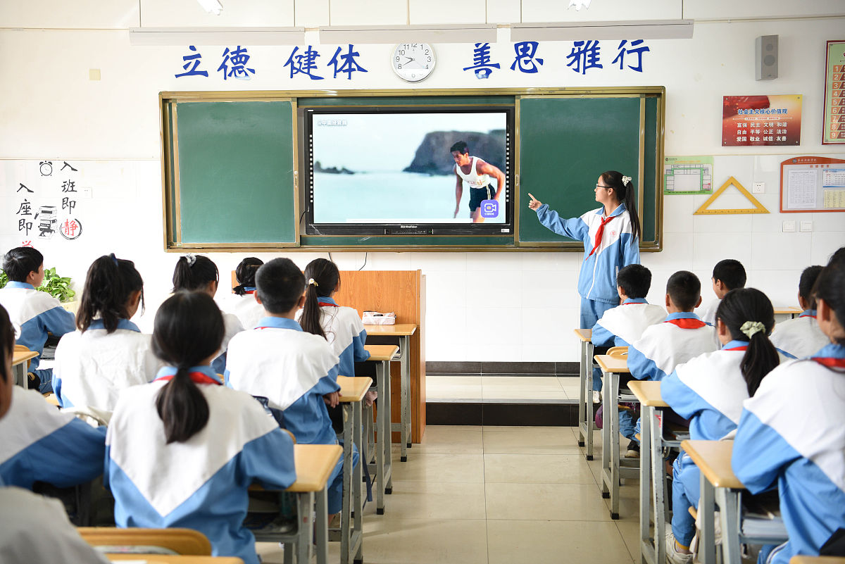 中学生科技梦：强国有我，梦想起飞！