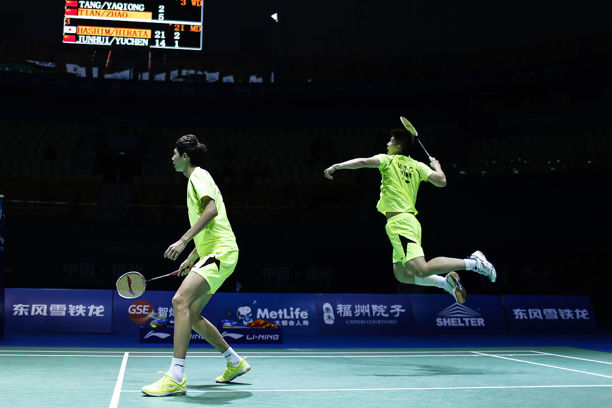 羽毛球准备动作：从握拍到击球的完整指南