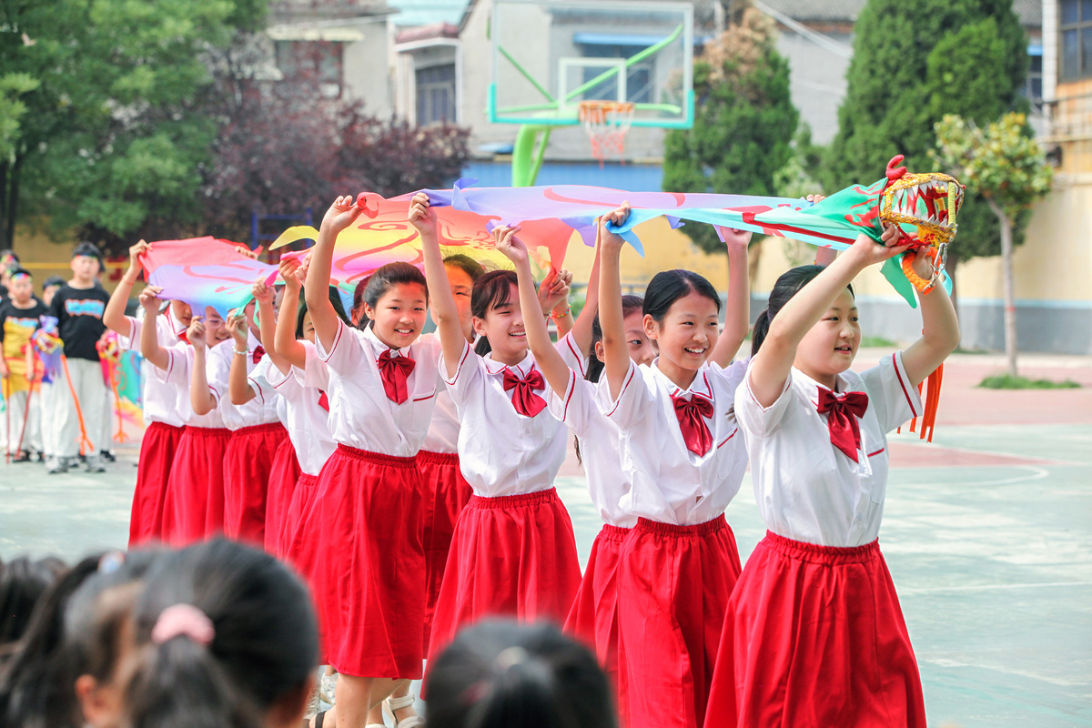 今晚亚运会开幕！XXX小学组织学生观看，精彩不容错过！