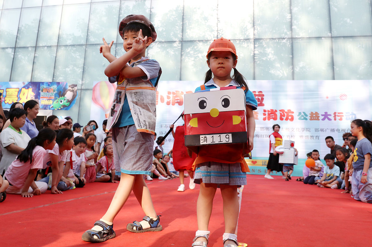 我是车险理赔负责车物理赔的管理下面员工负责案件审核以及平时的人员管理现在准备开会拟定个科室人员遵守的公约帮我写个科室公约