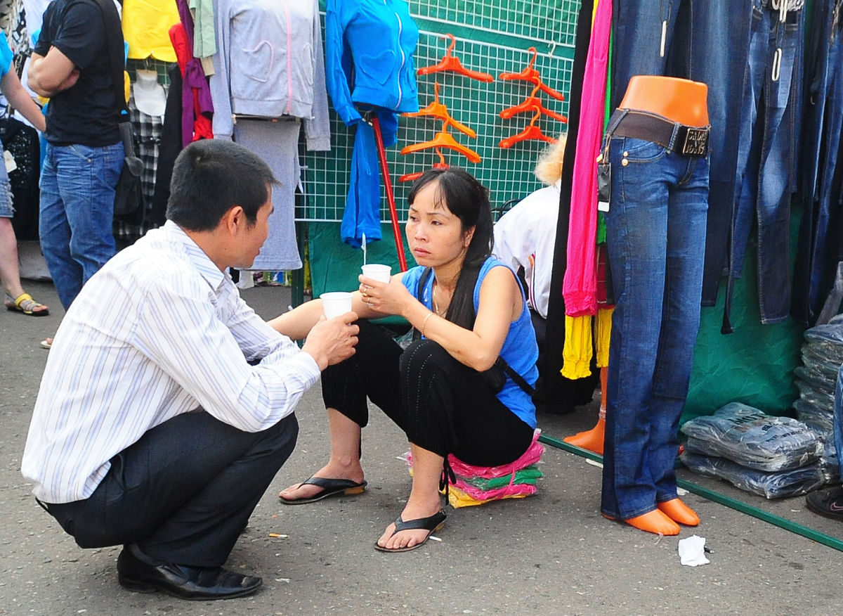 2009年7月17日,莫斯科卢日尼基服装市场.moscow, russia. july 17, 20
