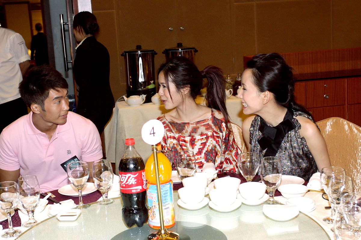 邀请李蓉一起吃饭：简单易行的邀请方式